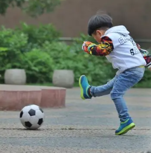 如果以前小时候开始踢足球-WorldLiveBall